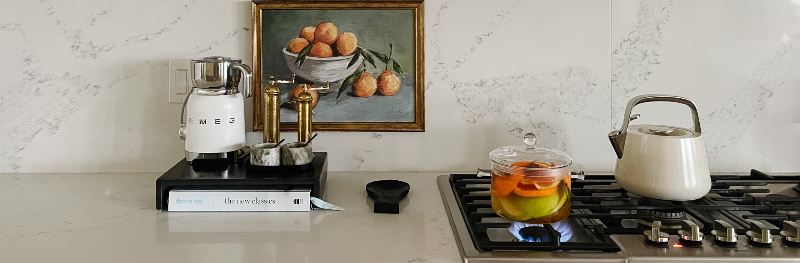 Simmer pot on the stove