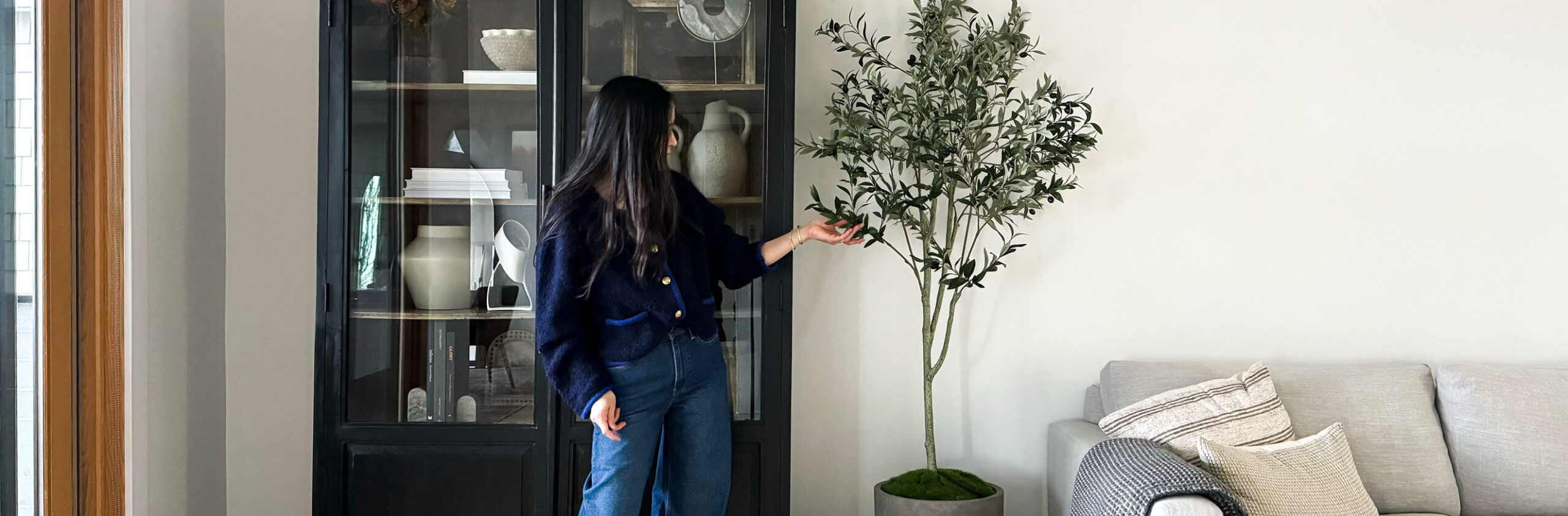 mom outfits featuring the gap! wide legged blue jeans in indigo and boucle blue sweater giving quiet luxury vibes