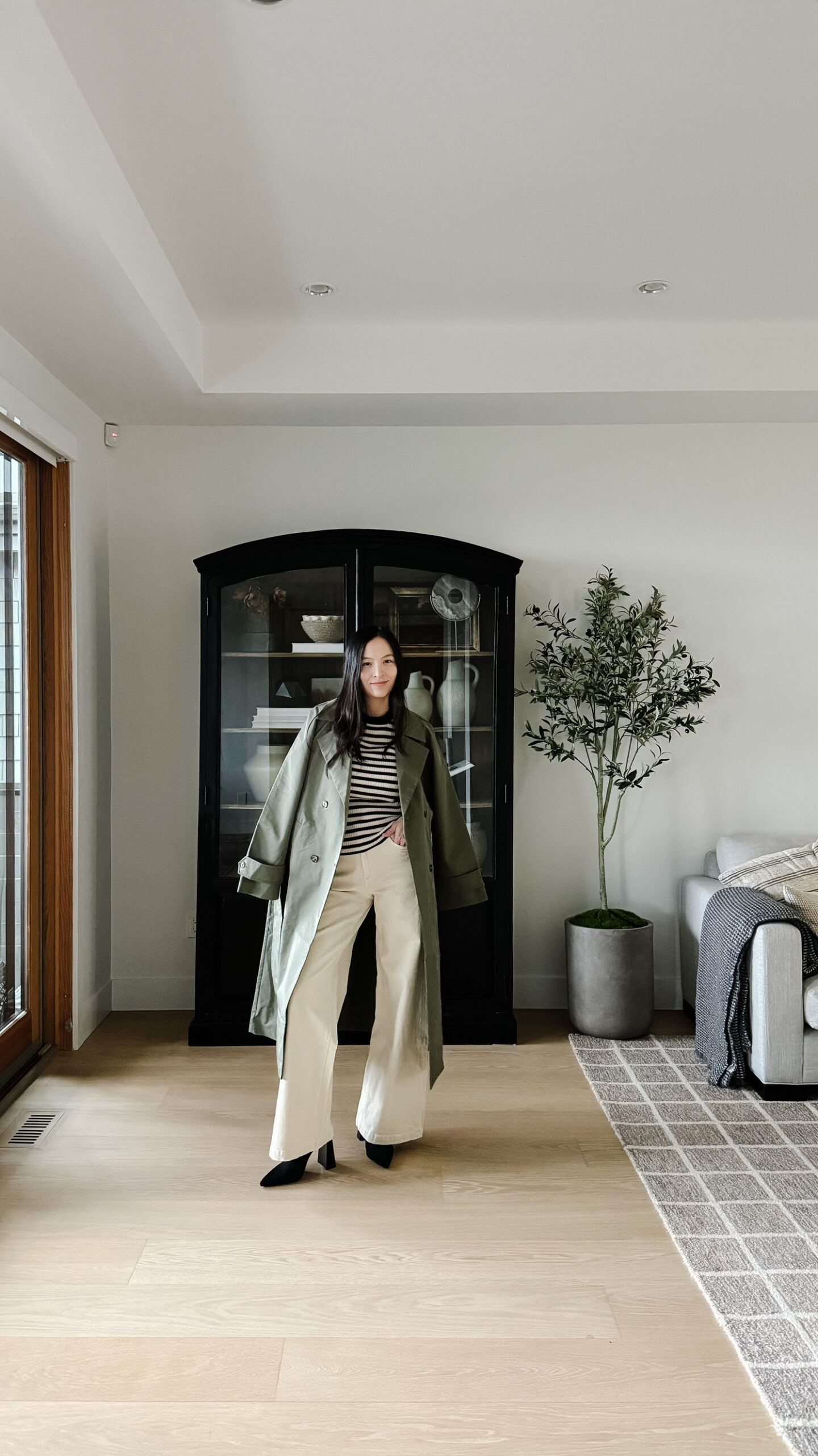 mom outfits featuring the gap! wide legged blue jeans in cream and a black and white knit sweater giving quiet luxury vibes